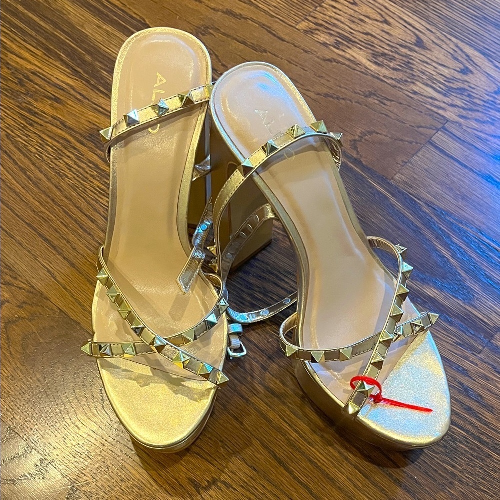ALdo 8.5 Gold Studded Women's Sandals